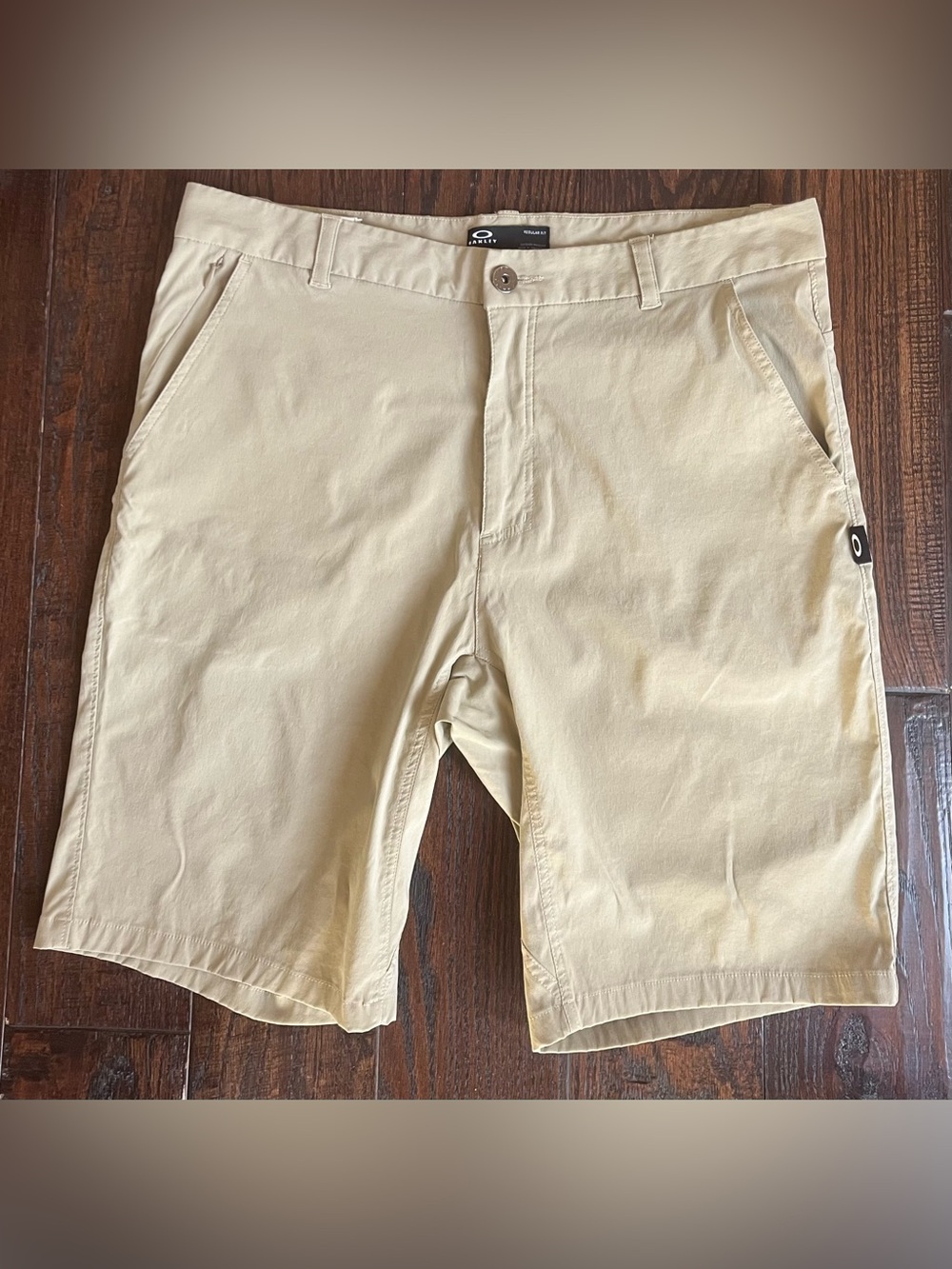 Oakley Men's Tan Flat-Front Casual Shorts